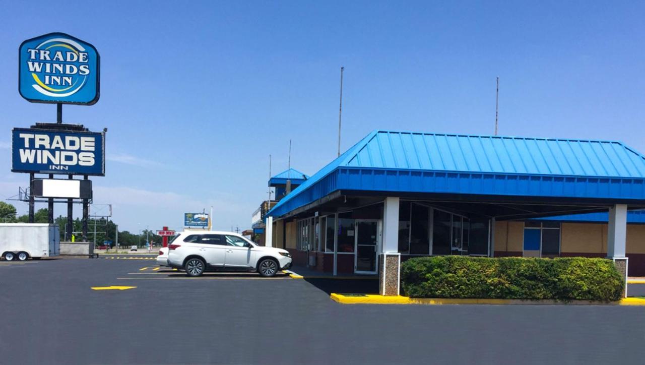 Trade Winds Inn Clinton Exterior photo