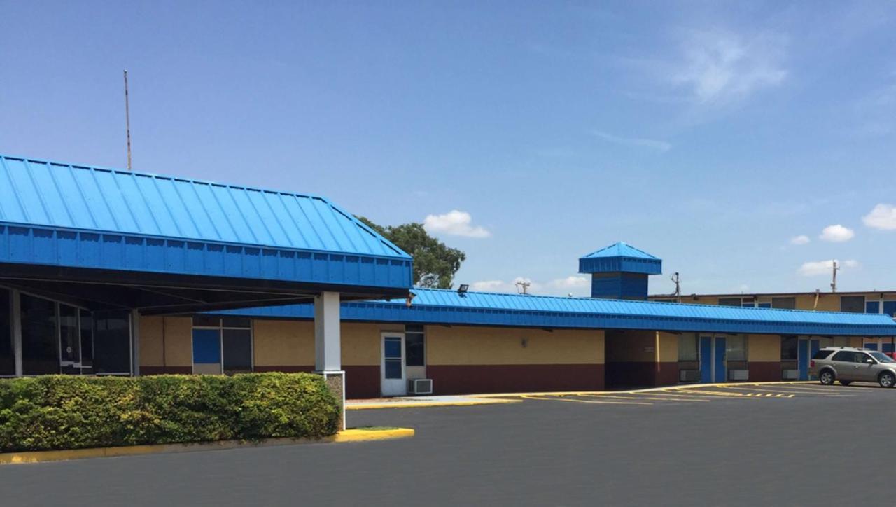 Trade Winds Inn Clinton Exterior photo