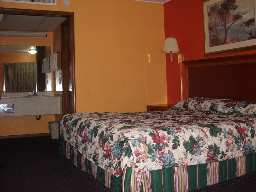 Trade Winds Inn Clinton Room photo