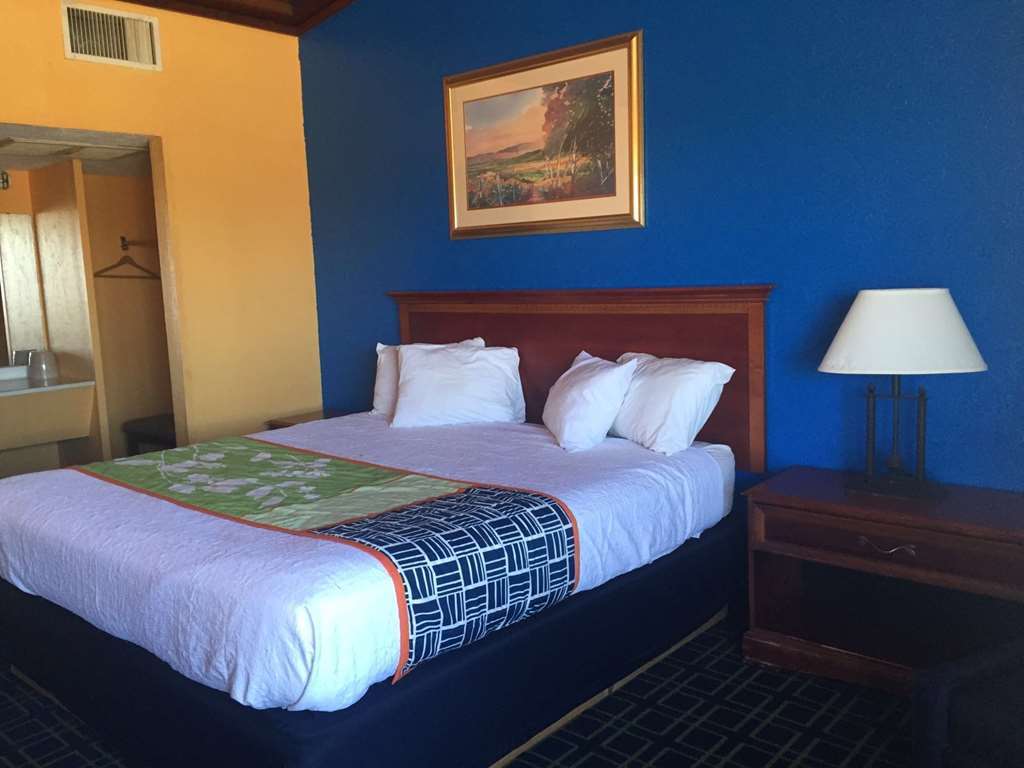 Trade Winds Inn Clinton Room photo